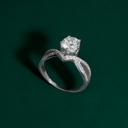 Hove - Round Cut Crossover Moissanite Ring