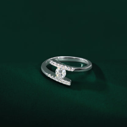 Ede - Crossing Moissanite Ring