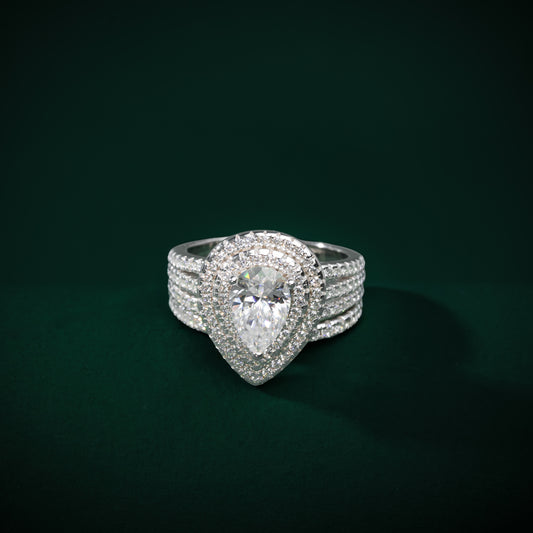 Charleston - Grand Pear-Cut Moissanite Ring Set