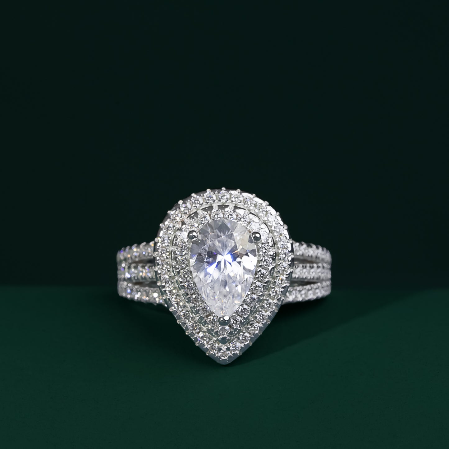 Charleston - Grand Pear-Cut Moissanite Ring Set