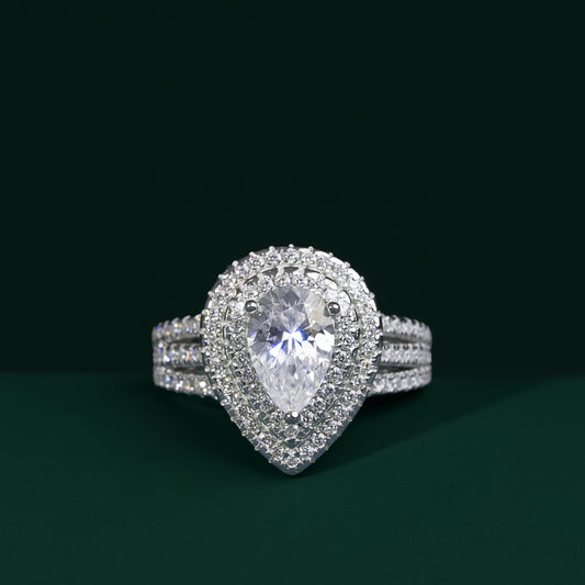 Charleston - Grand Pear-Cut Moissanite Ring Set