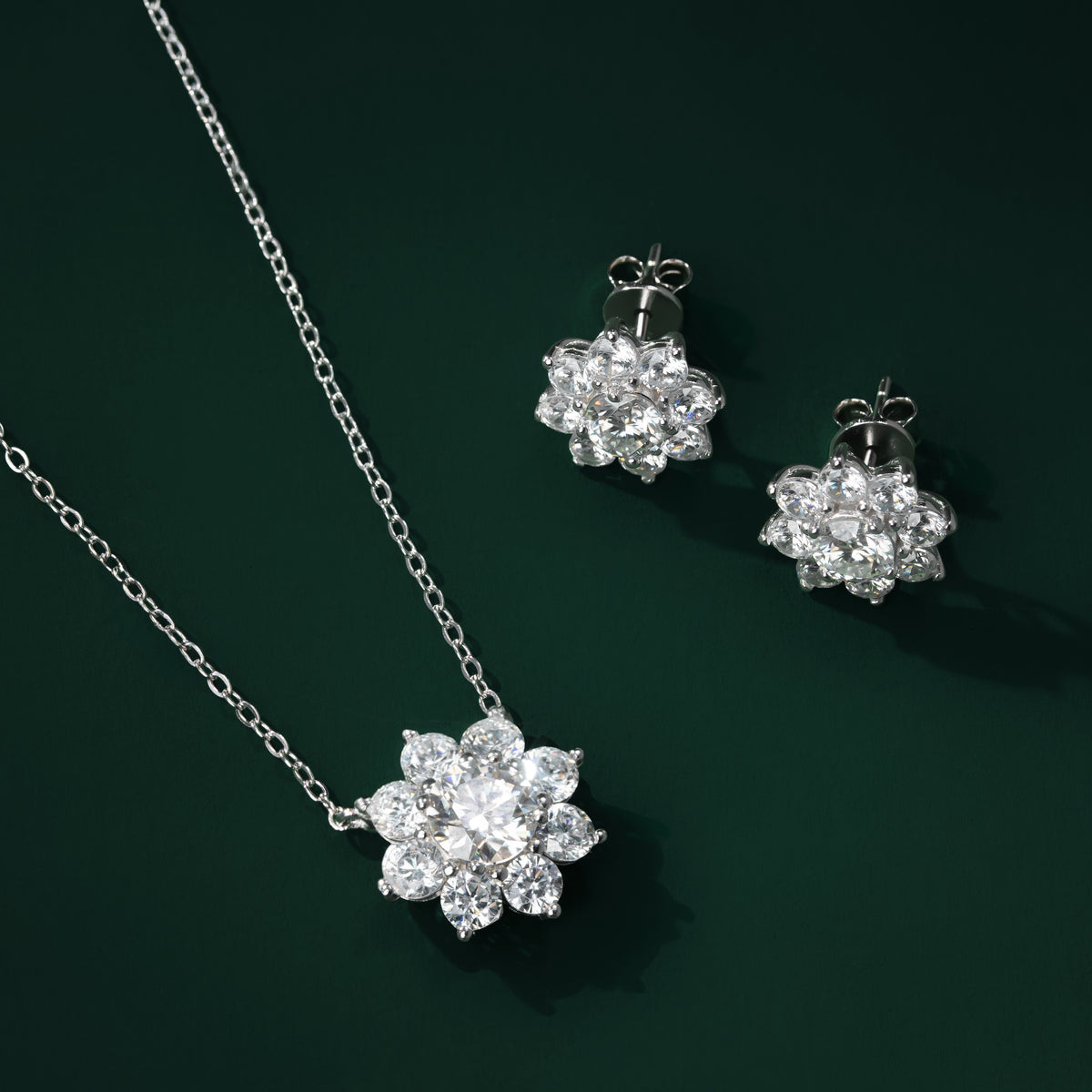 Wollaton - Moissanite Flower Necklace