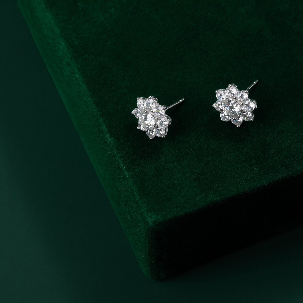 Wollaton - Flower Moissanite Earrings