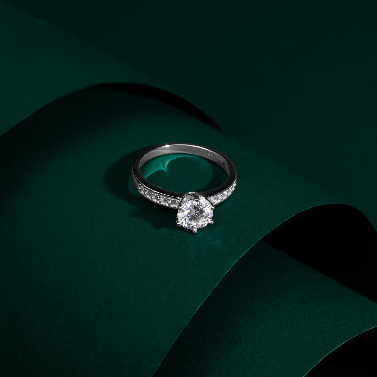 Mapperly - Round Cut Solitaire Moissanite Ring