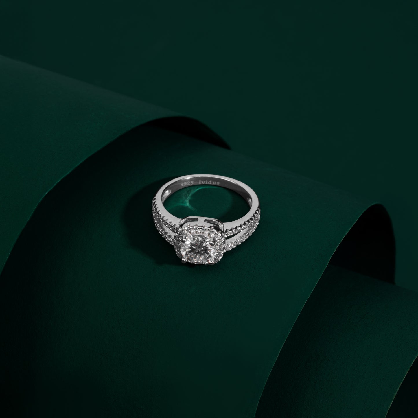 Landmere - Round Halo Cut Moissanite Ring