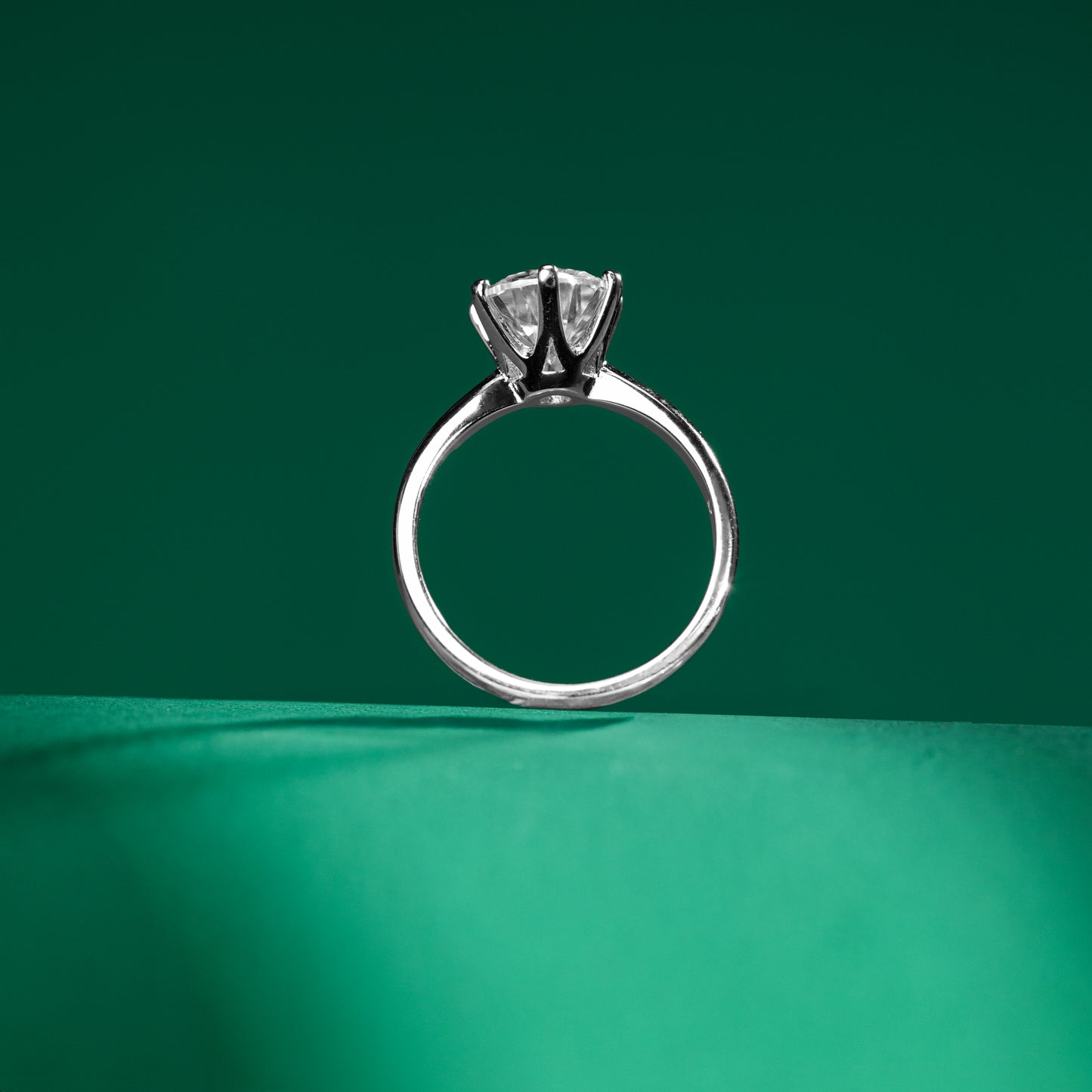 Mayfair - Solitaire Round Cut Moissanite Ring