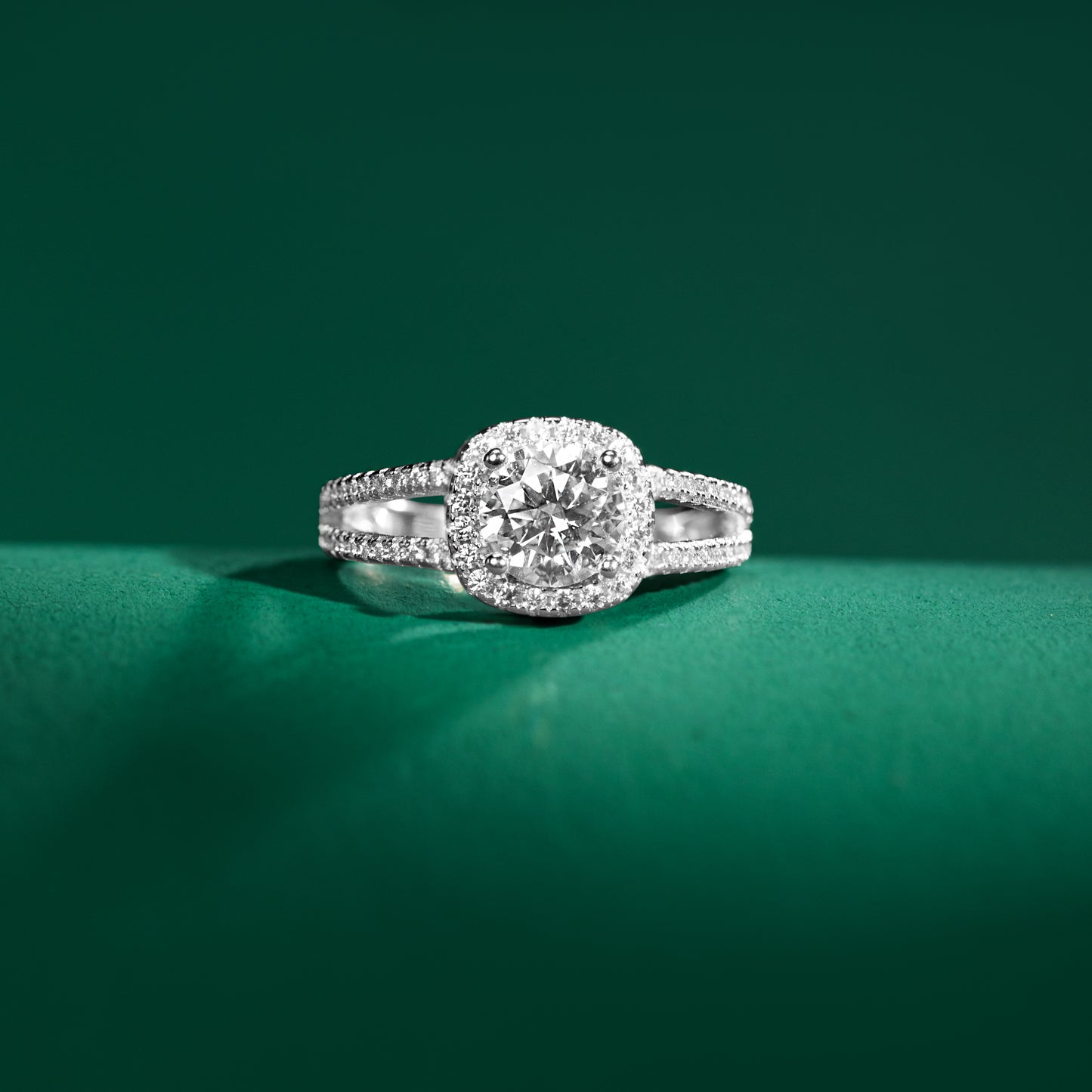 Landmere - Round Halo Cut Moissanite Ring