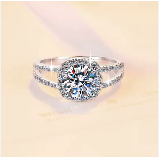 Landmere - Round Halo Cut Moissanite Ring