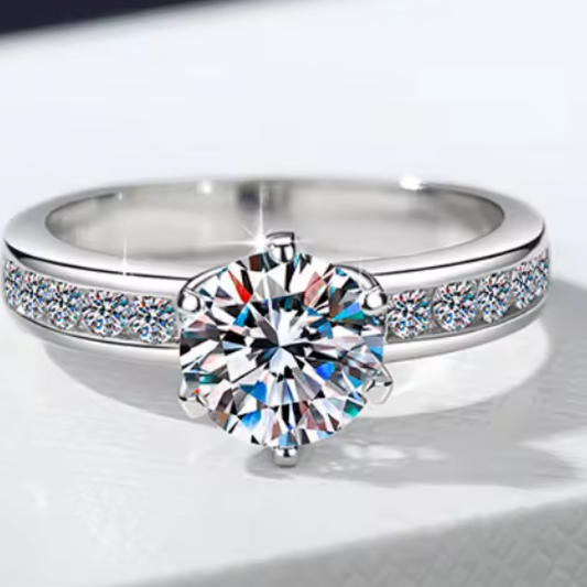 Mapperly - Round Cut Solitaire Moissanite Ring