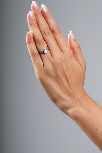 Hove - Round Cut Crossover Moissanite Ring
