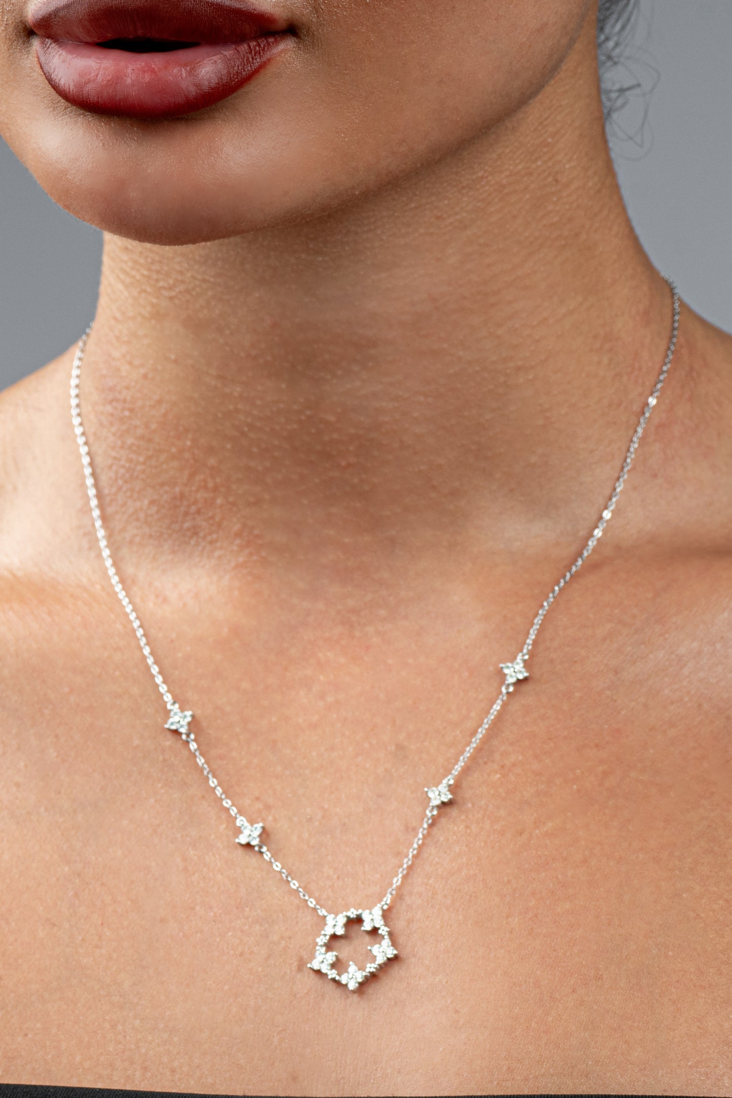 Lincoln - Round Floral Moissanite Necklace