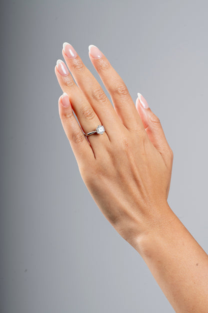 Mayfair - Solitaire Round Cut Moissanite Ring