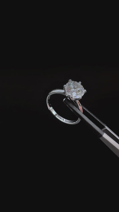 Mayfair - Solitaire Round Cut Moissanite Ring