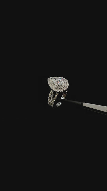 Charleston - Grand Pear-Cut Moissanite Ring Set