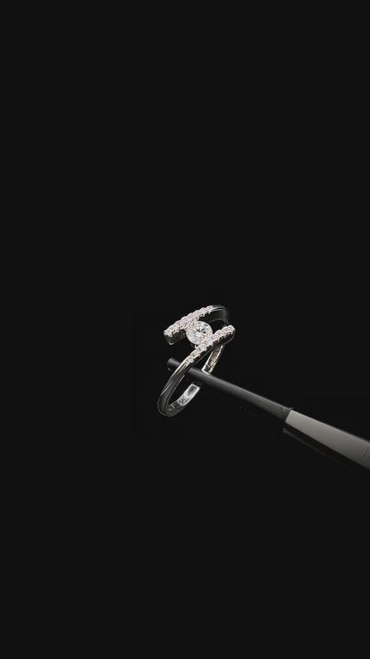 Ede - Crossing Moissanite Ring